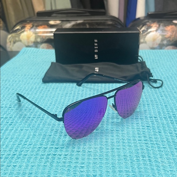 Diff Eyewear Stylish Black Aviator Sunglasses With Purple Lenses - Picture 2 of 5